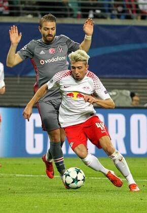 GER UEFA Champions League preliminary round RasenBallsport Leipzig vs Besiktas Istanbul 06 12 17 Leipzig Red Bull Arena GER season 2017 2018 UEFA Champions League group G RasenBallsport Leipzig vs Besiktas Istanbul in the picture Kevin Kampl Leipzig vs. Caner Erkin Besiktas