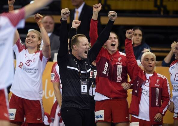 Handball, WM, Damen, Brasilien - Dänemark Sejren er hjemme : Klavs Bruun jubler. Polfoto_73192368  Copyright: POULSENxLARS