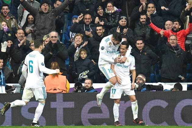 Real Madrid v Borussia Dortmund UEFA Champions League Lucas Vazquez of Real Madrid (right) celebrates scoring their third goal to make it Real Madrid 3 Borussia Dortmund 2 as a fan holds up a banner asking for his shirt during the UEFA Champions League match at the Estadio Santiago Bernabeu, Madrid Content Not Available For UK Newspapers Copyright: xKristianxKanex FIL-11059-0038