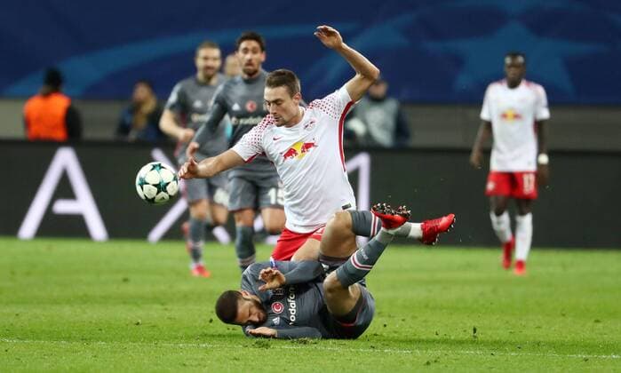 RB Leipzig Besiktas Istanbul Soccer Champions League Leipzig 06 12 2017 Red Bull Arena Soccer UEFA Champions League Group G 6 Gameday RB Leipzig vs Besiktas Istanbul The picture Cenk Tosun below Besiktas is fouled by Stefan Ilsanker 13 Leipzig Ilsanker has to leave the field with yellow