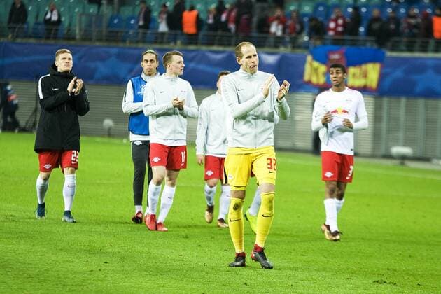 Football Champions League 2017 2018 Group Stage 6 Gameday RB Leipzig Besiktas Istanbul 06 12 2017 RBL player Marcel Halstenberg Yussuf Poulsen Lukas Klostermann Dominik Kaiser hides Peter Gulacsi in front and Bernardo v l n r say thanks to fans Leipzig Sachsen Germany