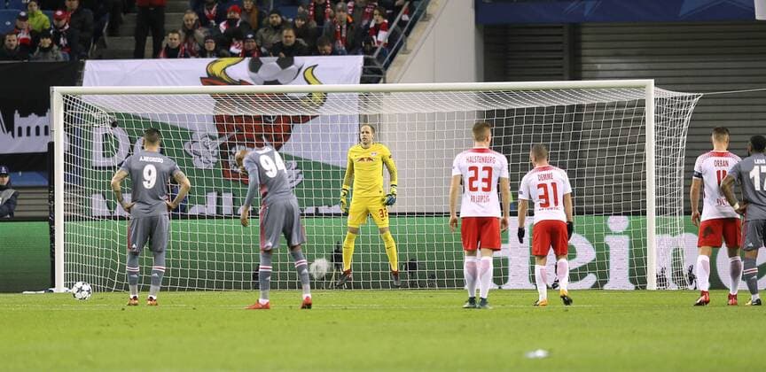 Photo Penalty after a few minutes against Leipzig 0 1 Goalkeeper Peter Gulacsi is helpless Football UEFA Champions League on Wed 06 12 2017 Group match RB Leipzig Besiktas Istanbul