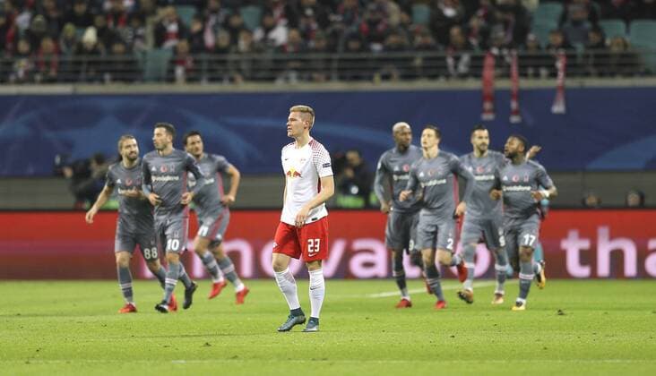 Photo Torjubel 0 1 for Istanbul by penalty here the scorer Alvaro Negredo disappointed in front Marcel Halstenberg Football UEFA Champions League on Wed 06 12 2017 Group match RB Leipzig Besiktas Istanbul