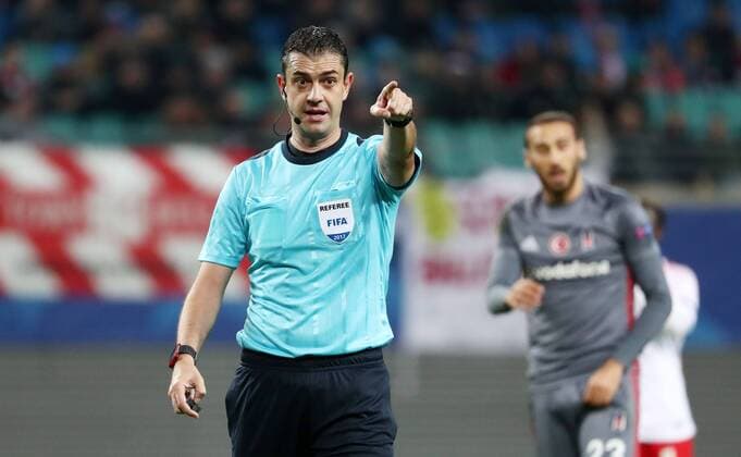 RB Leipzig Besiktas Istanbul Soccer Champions League Leipzig 06 12 2017 Red Bull Arena Soccer UEFA Champions League Group G 6 Gameday RB Leipzig vs Besiktas Istanbul 1 2 0 1 Pictured referee Viktor Kassai Hungary