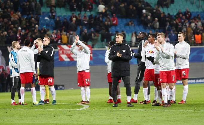 RB Leipzig Besiktas Istanbul Soccer Champions League Leipzig 06 12 2017 Red Bull Arena Soccer UEFA Champions League Group G 6 Gameday RB Leipzig vs Besiktas Istanbul 1 2 0 1 The picture shows the team of RB Leipzig in front of the Fankurve