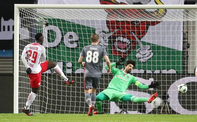 RB Leipzig Besiktas Istanbul Soccer Champions League Leipzig 06 12 2017 Red Bull Arena Soccer UEFA Champions League Group G 6 Matchday RB Leipzig vs Besiktas Istanbul 1 2 0 1 Pictured aside goalkeeper Jean Kevin Augustin l 29 Leipzig meets for the alleged 1 1 equalizer V l Jean Kevin Augustin 29 Leipzig Caner Erkin 88 Besiktas and goalkeeper Tolga Zengin 29 Besiktas