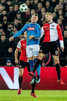 ROTTERDAM - Feyenoord - Napoli , Voetbal , Seizoen 2017 2018 , Champions League , Stadion Feijenoord de Kuip , 06-12-2017 , Feyenoord speler Nicolai Jorgensen in kop duel met Napoli speler Piotr Zielinski (l) Feyenoord - Napoli  x1848925x