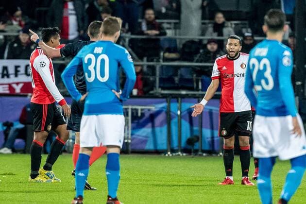 ROTTERDAM - Feyenoord - Napoli , Voetbal , Seizoen 2017 2018 , Champions League , Stadion Feijenoord de Kuip , 06-12-2017 , Feyenoord speler Tonny Vilhena (2e r) krijgt 2e geel dus rood en moet het veld verlaten Feyenoord - Napoli  x1848926x
