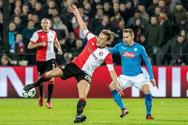 ROTTERDAM - Feyenoord - Napoli , Voetbal , Seizoen 2017 2018 , Champions League , Stadion Feijenoord de Kuip , 06-12-2017 , eindstand 2-1 , Feyenoord speler Jens Toornstra (l) in duel met Napoli speler Marko Rog (r) Feyenoord - Napoli  x1848936x