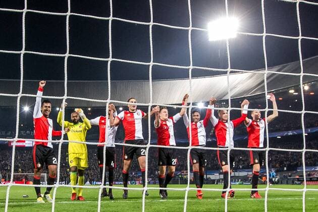 ROTTERDAM - Feyenoord - Napoli , Voetbal , Seizoen 2017 2018 , Champions League , Stadion Feijenoord de Kuip , 06-12-2017 , eindstand 2-1 , Feyenoord spelers vieren de overwinning Feyenoord - Napoli  x1848948x