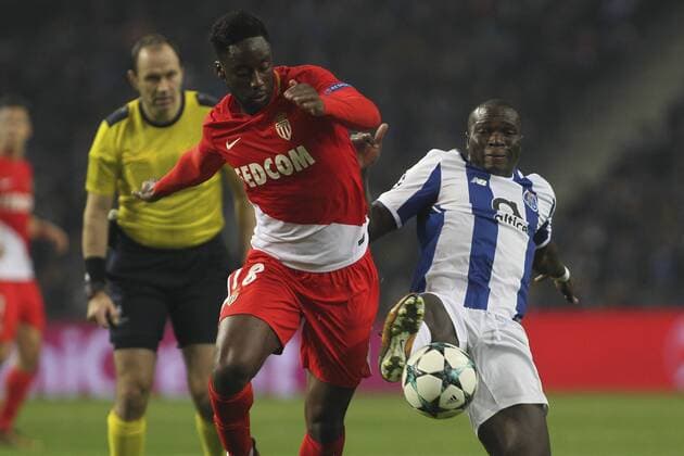 Fußball, CL, FC Porto - AS Monaco December 6, 2017 - Porto, Porto, Portugal - Soualiho Meite midfielder of AS Monaco FC (L) with Porto s Cameroonian forward Vincent Aboubakar (R) during the UEFA Champions League Group G match between FC Porto and AS Monaco FC at Dragao Stadium on December 6, 2017 in Porto, Portugal. FC Porto v AS Monaco - UEFA Champions League  - ZUMAn230 20171206_zaa_n230_357 Copyright: xDpix