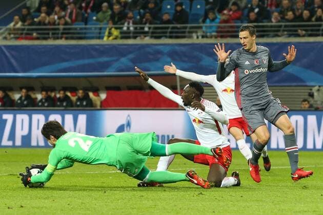 Jean Kevin Augustin RB Leipzig vs. Goalkeeper Tolga Zengin Besiktas Istanbul Group match G Champions League Season 2017 2018 RasenBallsport Leipzig vs Besiktas Istanbul at the RB Arena in Leipzig Action Germany Football Mann Maenner 06 12 2017