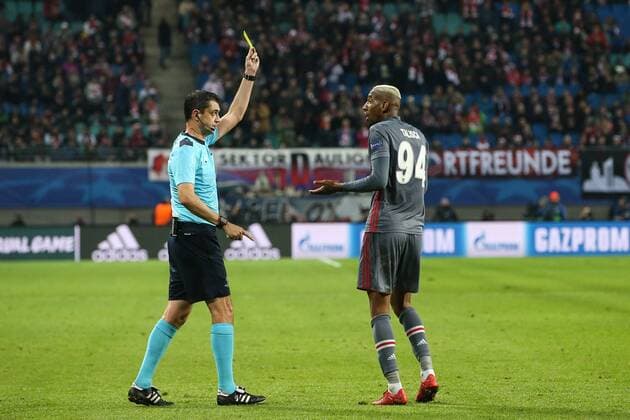 Goalscorer Talisca Besiktas Istanbul scores at 1 2 and receives a yellow card from referee Viktor Kassai HUN Group match G Champions League Season 2017 2018 RasenBallsport Leipzig vs Besiktas Istanbul at the RB Arena in Leipzig Action Germany Football Men Men 06 12 2017