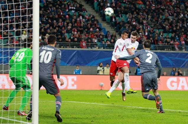 GER UEFA Champions League preliminary round RasenBallsport Leipzig vs Besiktas Istanbul 06 12 17 Leipzig Red Bull Arena GER season 2017 2018 UEFA Champions League Group G RasenBallsport Leipzig vs Besiktas Istanbul pictured Stefan Ilsanker and Bernardo Leipzig fail in front of the goal