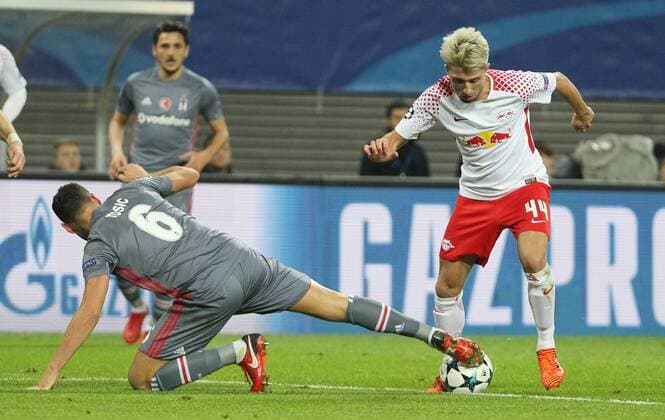 GER UEFA Champions League preliminary round RasenBallsport Leipzig vs Besiktas Istanbul 06 12 17 Leipzig Red Bull Arena GER season 2017 2018 UEFA Champions League group G RasenBallsport Leipzig vs Besiktas Istanbul in the picture Kevin Kampl Leipzig against Dusko Tosic Besiktas