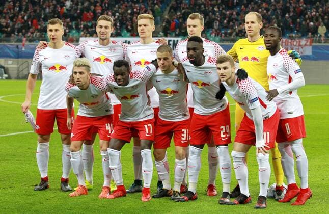 GER UEFA Champions League preliminary round RasenBallsport Leipzig vs Besiktas Istanbul 06 12 17 Leipzig Red Bull Arena GER season 2017 2018 UEFA Champions League group G RasenBallsport Leipzig vs Besiktas Istanbul in the picture Start team photo RB Leipzig back row left Willi Orban Stefan Ilsanker Marcel Halstenberg Lukas Klostermann Goalkeeper Peter Gulacsi Naby Deco Keita front row vl Kevin Kampl Bruma Diego Demme Jean Kevin Augustin Timo Werner