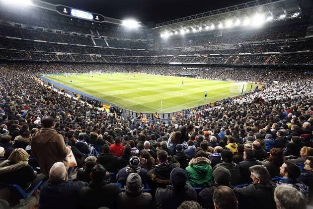 Bilder des Tages - SPORT December 6, 2017 - Madrid, Spain - General view of the Santiago Bernabeu before the UEFA Champions League group H match between Real Madrid and Borussia Dortmund at Santiago Bernabeu. Soccer 2017: Real Madrid 3:2 Dortmund - ZUMAs197 20171206_zaa_s197_068 Copyright: xManu_reinox