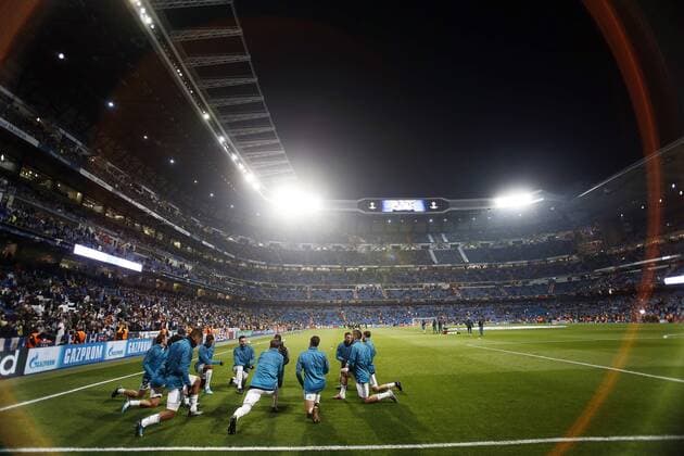 December 6, 2017 - Madrid, Spain - Real Madrid team during the warm-up of the team before the game match between Real Madrid and Borussia Dortmund at Santiago Bernabeu. Soccer 2017: Real Madrid 3:2 Dortmund - ZUMAs197 20171206_zaa_s197_058 Copyright: xManu_reinox
