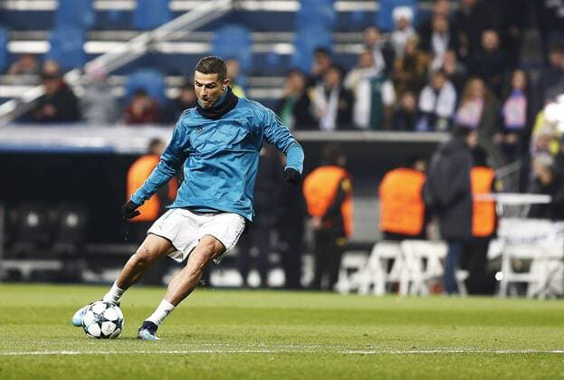 December 6, 2017 - Madrid, Spain - The player Cristiano Ronaldo during the warm-up of the team before the game match between Real Madrid and Borussia Dortmund at Santiago Bernabeu. Soccer 2017: Real Madrid 3:2 Dortmund - ZUMAs197 20171206_zaa_s197_060 Copyright: xManu_reinox