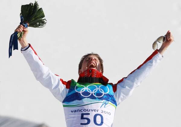 Simon Ammann gewinnt auf der Großschanze seine zweite Goldmedaille - insgesamt seine 4. Goldmedaille bei Olympischen Spielen Jubel Olympic Games Olympische Spiele Olympia OS Vancouver 2010 - 20 02 2010 Skispringen Großschanze, Vancouver British Columbia Kanada *** Simon Ammann WINS on the large hill for his second gold medal as a whole its 4 gold medal at Olympic Games cheers Olympic Games Vancouver 2010 20 02 2010 ski jumping large hill Vancouver British Columbia Canada
