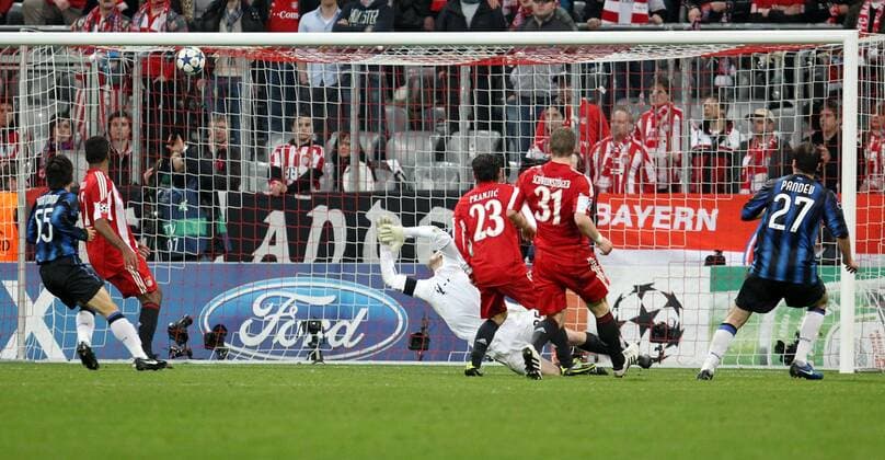 3 2 for Inter Milan Pandev right shoots the ball completely free standing left under the crossbar In the gate Thomas Kraft Schweinsteiger and pan look only to recorded during the Champions League match FC Bayern Munich Inter Milan 2 3 15 03 2011 at the Allianz Arena Munich Bavaria Deuts chland