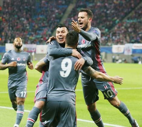 RB Leipzig Besiktas Istanbul Soccer Champions League Leipzig 06 12 2017 Red Bull Arena Soccer UEFA Champions League Group G 6 Gameday Rasenballsport Leipzig vs Besiktas Istanbul 1 2 0 1 Pictured goal for Istanbul çlvaro Negredo 9 Besiktas scored for a penalty from 0 1 and cheered with his teammates