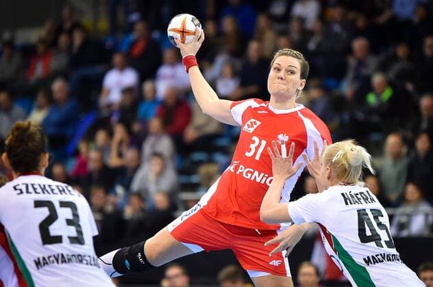 Handball, WM Damen, Polen - Ungarn 2017.12.07 Bietigheim-Bissingen Pilka reczna Mistrzostwa Swiata w pilce recznej kobiet Polska - Wegry N z Sylwia Lisewska of Poland throws a ball Foto Lukasz Laskowski PressFocus 2017.12.07 Bietigheim-Bissingen IHF Women s Handball World Championship WM Weltmeisterschaft Poland v Hungary Sylwia Lisewska of Poland throws a ball Credit: Lukasz Laskowski PressFocus NEWSPIX.PL --- Newspix.pl  20171207_LUK_092