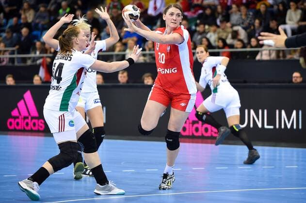 Handball, WM Damen, Polen - Ungarn 2017.12.07 Bietigheim-Bissingen Pilka reczna Mistrzostwa Swiata w pilce recznej kobiet Polska - Wegry N z Joanna Drabik of Poland throws a ballJoanna Drabik of Poland throws a ball Foto Lukasz Laskowski PressFocus 2017.12.07 Bietigheim-Bissingen IHF Women s Handball World Championship WM Weltmeisterschaft Poland v Hungary Joanna Drabik of Poland throws a ballJoanna Drabik of Poland throws a ball Credit: Lukasz Laskowski PressFocus NEWSPIX.PL --- Newspix.pl  20171207_LUK_099