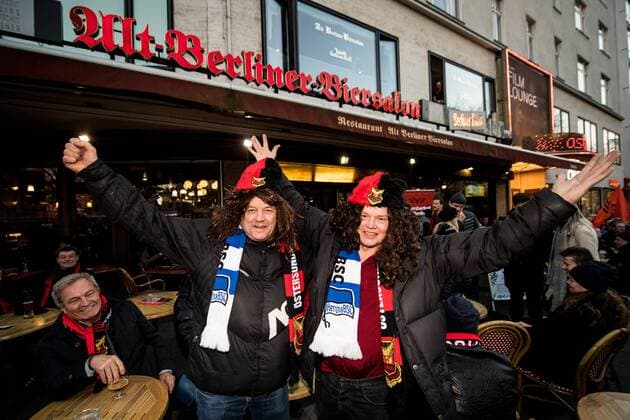 171207 Östersunds most trusted supporters gather at the Alt Berliner Biersalon pub and upload for the football match in the Europa League between Hertha Berlin and Östersund on December 7, 2017 in Berlin  Copyright: PETTERxARVIDSON BB171207PA002