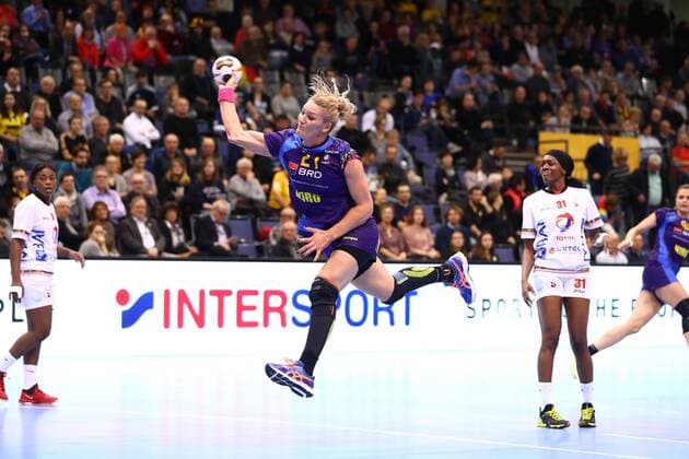 Crina Elena Pintea Romania in the throw Romania vs Angola IHF Women Handball World Cup 07 12 2017 Photographer Neis Eibner Trier Copyright: xNeisx Eibner-Pressefotox EP_ans