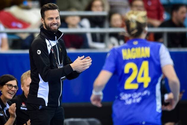 Handball, WM Damen, Schweden - Argentinien 2017.12.07 Bietigheim-Bissingen Pilka reczna Mistrzostwa Swiata w pilce recznej kobiet Szwecja - Argentyna N z Henrik Signell head coach of Sweden reacts Foto Lukasz Laskowski PressFocus 2017.12.07 Bietigheim-Bissingen IHF Women s Handball World Championship WM Weltmeisterschaft Sweden v Argentina Henrik Signell head coach of Sweden reacts Credit: Lukasz Laskowski PressFocus NEWSPIX.PL --- Newspix.pl  20171207_LUK_196