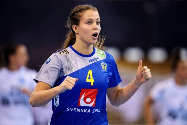 171207 Swedens Olivia Mellegard commends the match between Sweden and Argentina during the World Cup on 7 December 2017 in Bietigheim Bissingen  Copyright: CARLxSANDIN BB171207CS044