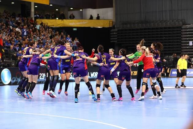 Rumanian team celebrates victory Romania vs Angola IHF Women Handball World Cup 07 12 2017 Photographer Neis Eibner Trier Copyright: xNeisx Eibner-Pressefotox EP_ans