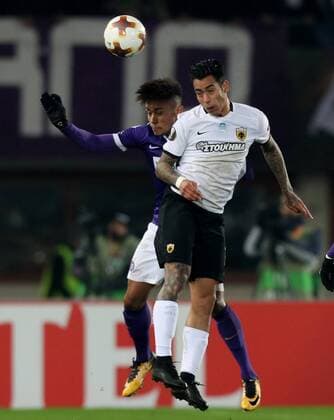 SOCCER - EL, A.Wien vs Athen VIENNA,AUSTRIA,07.DEC.17 - SOCCER - UEFA Europa League, FK Austria Wien vs AEK Athen. Image shows Michael Blauensteiner (A.Wien) and Sergio Araujo (AEK Athen). GEPAxpictures xChristianxOrt