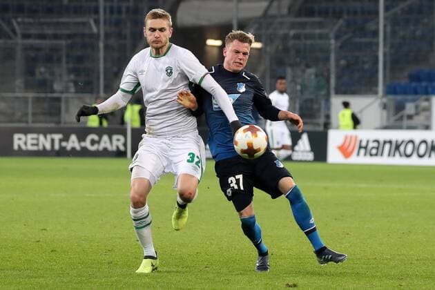Igor Plastun Razgrad 32 Robin Hack Hoffenheim 37 Duel duel tackle tackling Dynamics Action Action Football UEFA Europa League TSG 1899 Hoffenheim PFK Ludogorez Razgrad 1945 xozx