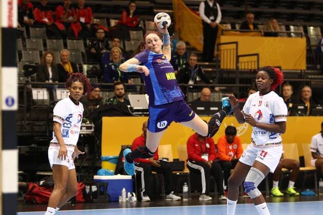 Goal of Melinda Anamaria Geiger Rumania Romania vs Angola Handball Women World Cup 07 12 2017 Trier Copyright: xWeissx Eibner-Pressefotox EP_rws