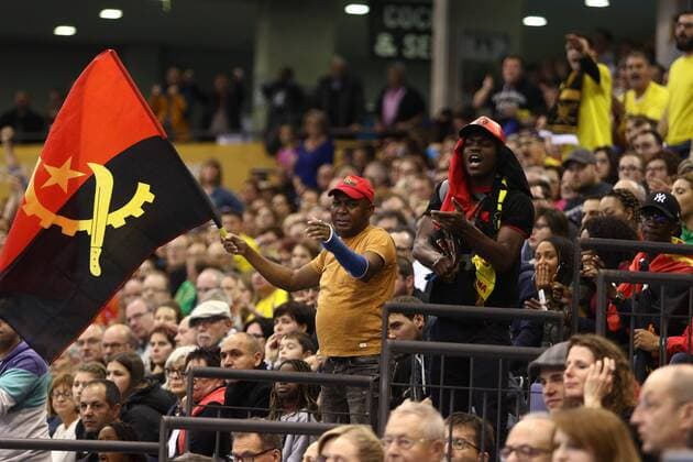 Angolan fans playing Romania vs Angola Romania vs Angola Handball Women World Cup 07 12 2017 Trier Copyright: xWeissx Eibner-Pressefotox EP_rws