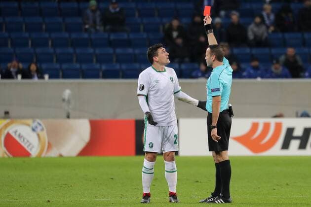 Orel Grinfeld referee Israel shows Claudiu Keserü Rasgrad 28 the red card deportation Field reference Red card dismissal sending off Soccer UEFA Europa League TSG 1899 Hoffenheim PFK Ludogorez Razgrad 1945 xozx