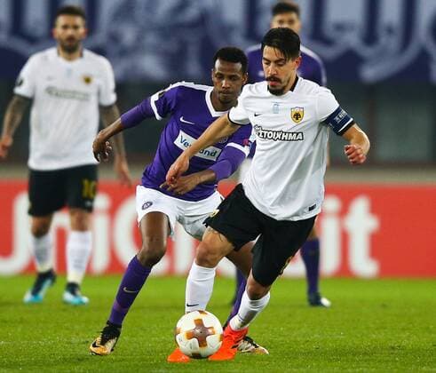 07 12 2017 Ernst Happel Stadium Vienna AUT UEFA FK Austria Wien vs AEK Athens Group D in the picture Ibrahim Alhassan Abdullahi FK Austria Vienna and Andre Simas AEK Athens during a UEFA Europa League group FK Austria Vienna and AEK Athens at the Ernst Happel Stadium Vienna Austria on 2017 12 07 Vienna  EP_tha