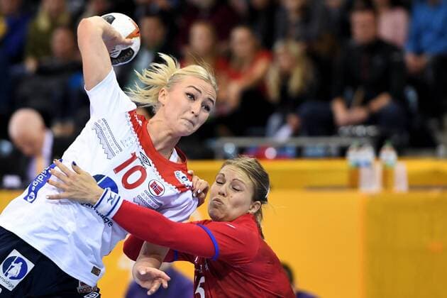 171207 Norways Stine Bredal Oftedal in the match between the Czech Republic and Norway during the World Cup at 7 December 2017 in Bietigheim Bissingen  Copyright: CARLxSANDIN BB171207CS076