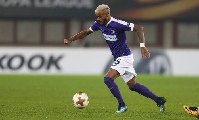 SOCCER - EL, A.Wien vs Athen VIENNA,AUSTRIA,07.DEC.17 - SOCCER - UEFA Europa League, FK Austria Wien vs AEK Athen. Image shows Felipe Pires (A.Wien). GEPAxpictures xPhilippxBrem