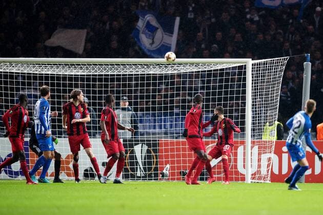 171207 Hertha Berlins Palko Dardai shoots in the bar during the football match in the Europa League between Hertha Berlin and Östersund on December 7, 2017 in Berlin  Copyright: PETTERxARVIDSON BB171207PA053
