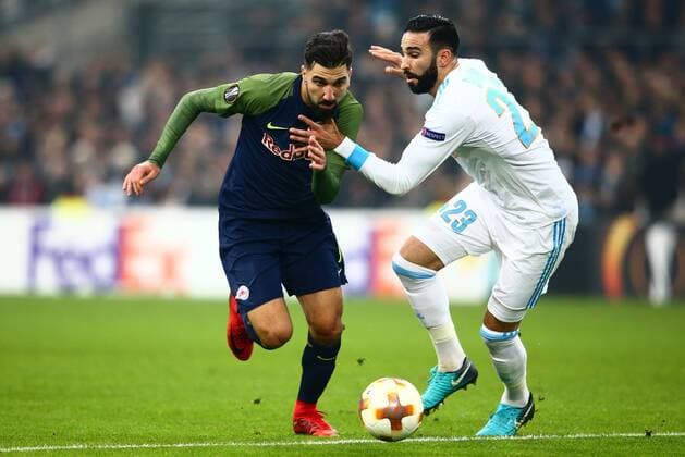 Bilder des Tages - SPORT SOCCER - EL, Marseille vs RBS MARSEILLE,FRANCE,07.DEC.17 - SOCCER - UEFA Europa League, Olympique de Marseille vs Red Bull Salzburg. Image shows Munas Dabbur (RBS) and Adil Rami (Marseille). GEPAxpictures xFelixxRoittner