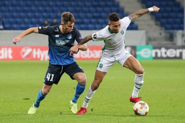v left Johannes Bühler Hoffenheim 41 Anicet Abel Andrianantenaina Razgrad 12 Duel duel tackle tackling Dynamics Action Action Football UEFA Europa League TSG 1899 Hoffenheim PFK Ludogorez Razgrad 1945 xozx