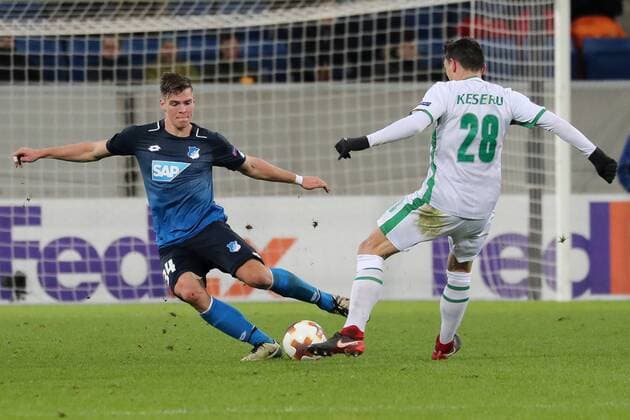 Simon Lorenz Hoffenheim 34 Claudiu Keserü Racquet 28 Duel duel tackle tackling Dynamics Action Action Football UEFA Europa League TSG 1899 Hoffenheim PFK Ludogorez Razgrad 1945 xozx