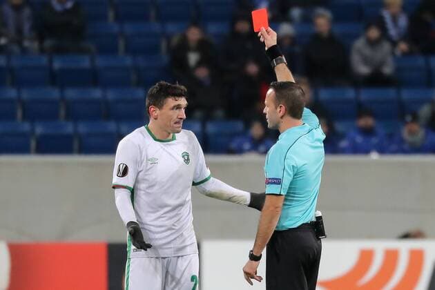 Orel Grinfeld referee Israel shows Claudiu Keserü Rasgrad 28 the red card deportation Field reference Red card dismissal sending off Soccer UEFA Europa League TSG 1899 Hoffenheim PFK Ludogorez Razgrad 1945 xozx
