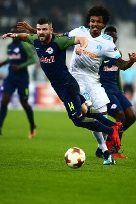 SOCCER - EL, Marseille vs RBS MARSEILLE,FRANCE,07.DEC.17 - SOCCER - UEFA Europa League, Olympique de Marseille vs Red Bull Salzburg. Image shows Valon Berisha (RBS) and Luiz Gustavo (Marseille). GEPAxpictures xFelixxRoittner
