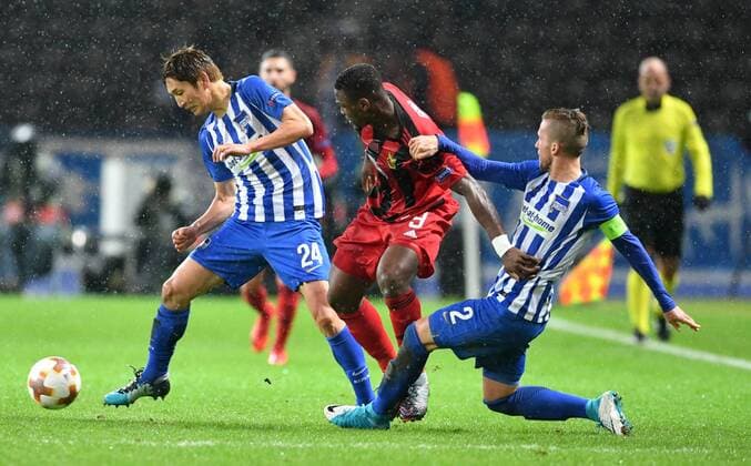 Genesis Haraguchi Hertha BSC on the ball right Salisu Abdulhi Gero Östersundfs Peter Pekarik Hertha BSC Hertha BSC Berlin Östersunds FK Europa League Group Stage Soccer football soccer Men Men Germany Germany Berlin 7 12 2017 OlympiastadionGenki Haraguchi Hertha BSC