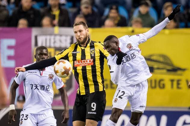 (L-R) Tim Matavz of Vitesse, Racine Coly of OGC Nice during the UEFA Europa League group K match between Vitesse Arnhem and OGC Nice at Gelredome on December 07, 2017 in Arnhem, The Netherlands UEFA Europa League 2017 2018 xVIxVIxImagesx xRonaldxBonestrooxIVx 9509124
