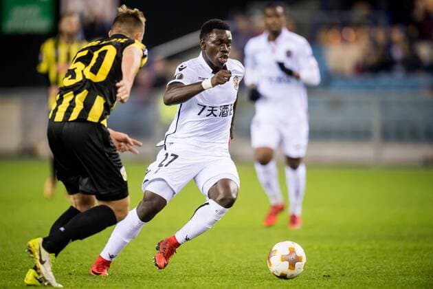 (L-R) Thomas Oude Kotte of Vitesse, Jean-Victor Makengo of OGC Nice during the UEFA Europa League group K match between Vitesse Arnhem and OGC Nice at Gelredome on December 07, 2017 in Arnhem, The Netherlands UEFA Europa League 2017 2018 xVIxVIxImagesx xRonaldxBonestrooxIVx 9509177